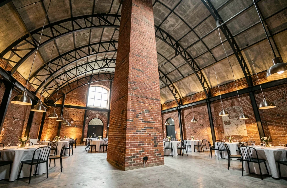 La Chaufferie de l'Antiquaille, espace événementiel industriel avec cheminée en brique à Lyon